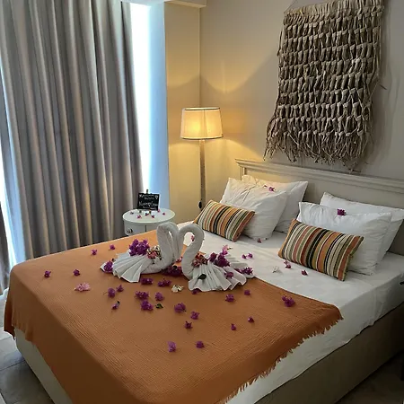 Hotell Conny's (adults Only) Side